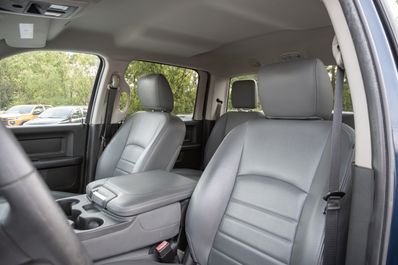 RAM 1500 Classic Tradesman 4x4 Crew Cab 5'7" Box 2019
