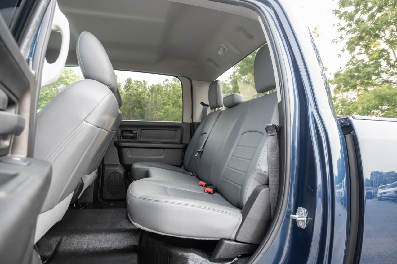 RAM 1500 Classic Tradesman 4x4 Crew Cab 5'7" Box 2019