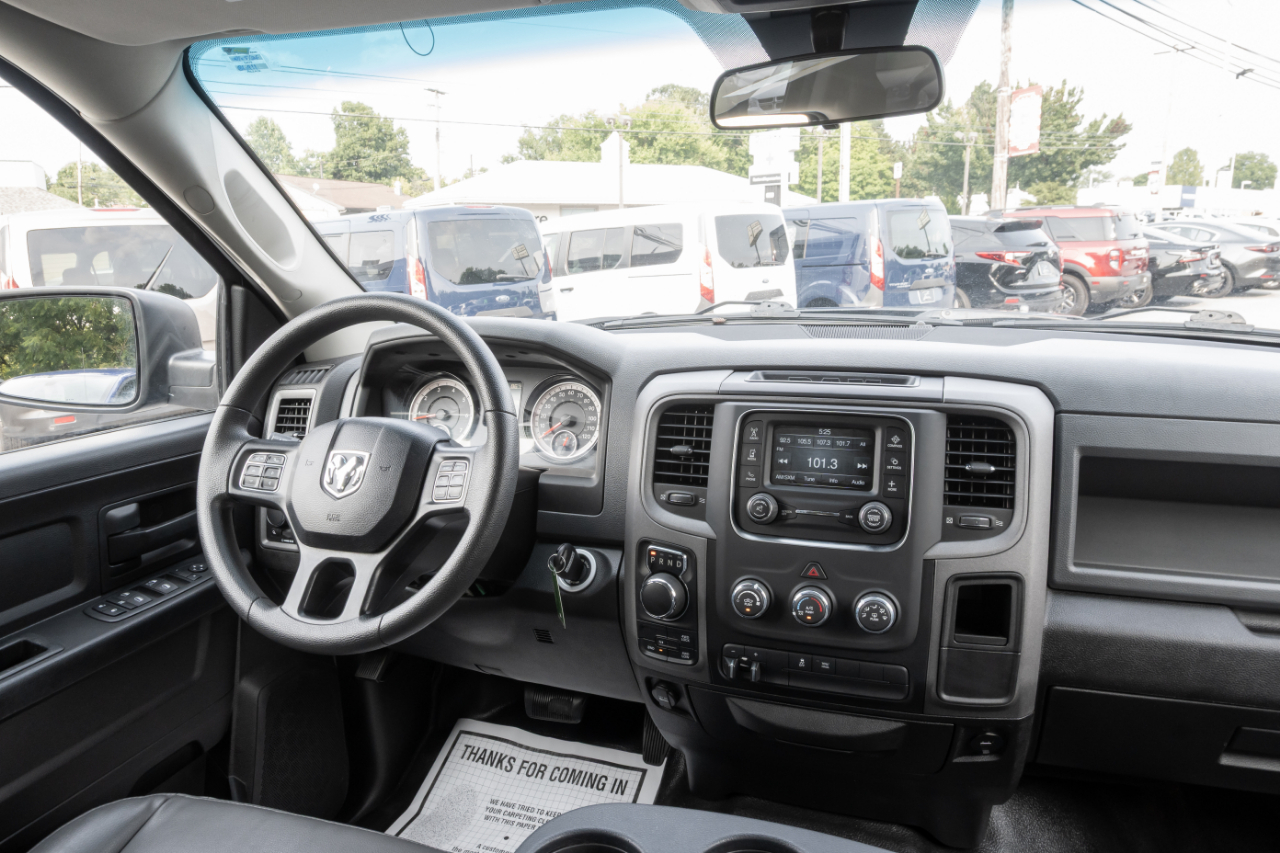 RAM 1500 Classic Tradesman 4x4 Crew Cab 5'7" Box 2019