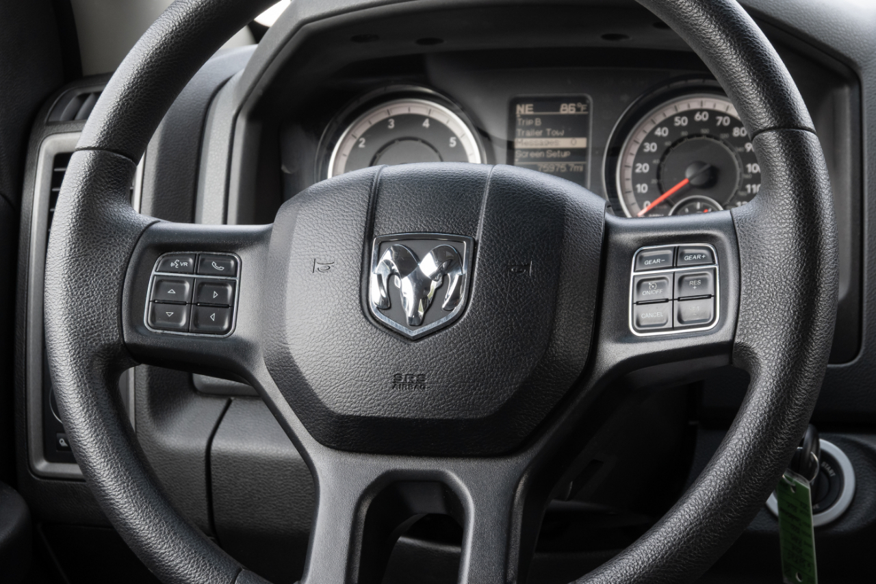RAM 1500 Classic Tradesman 4x4 Crew Cab 5'7" Box 2019