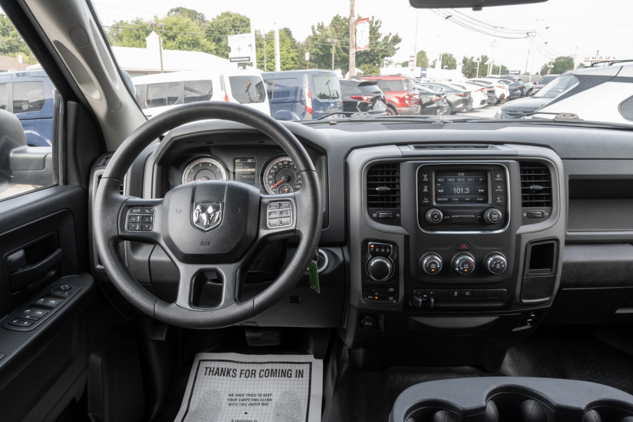 RAM 1500 Classic Tradesman 4x4 Crew Cab 5'7" Box 2019