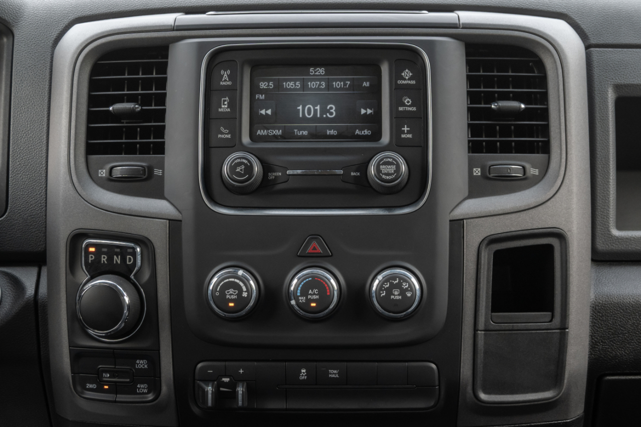 RAM 1500 Classic Tradesman 4x4 Crew Cab 5'7" Box 2019