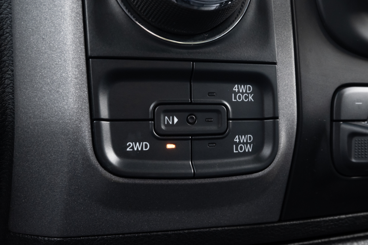 RAM 1500 Classic Tradesman 4x4 Crew Cab 5'7" Box 2019