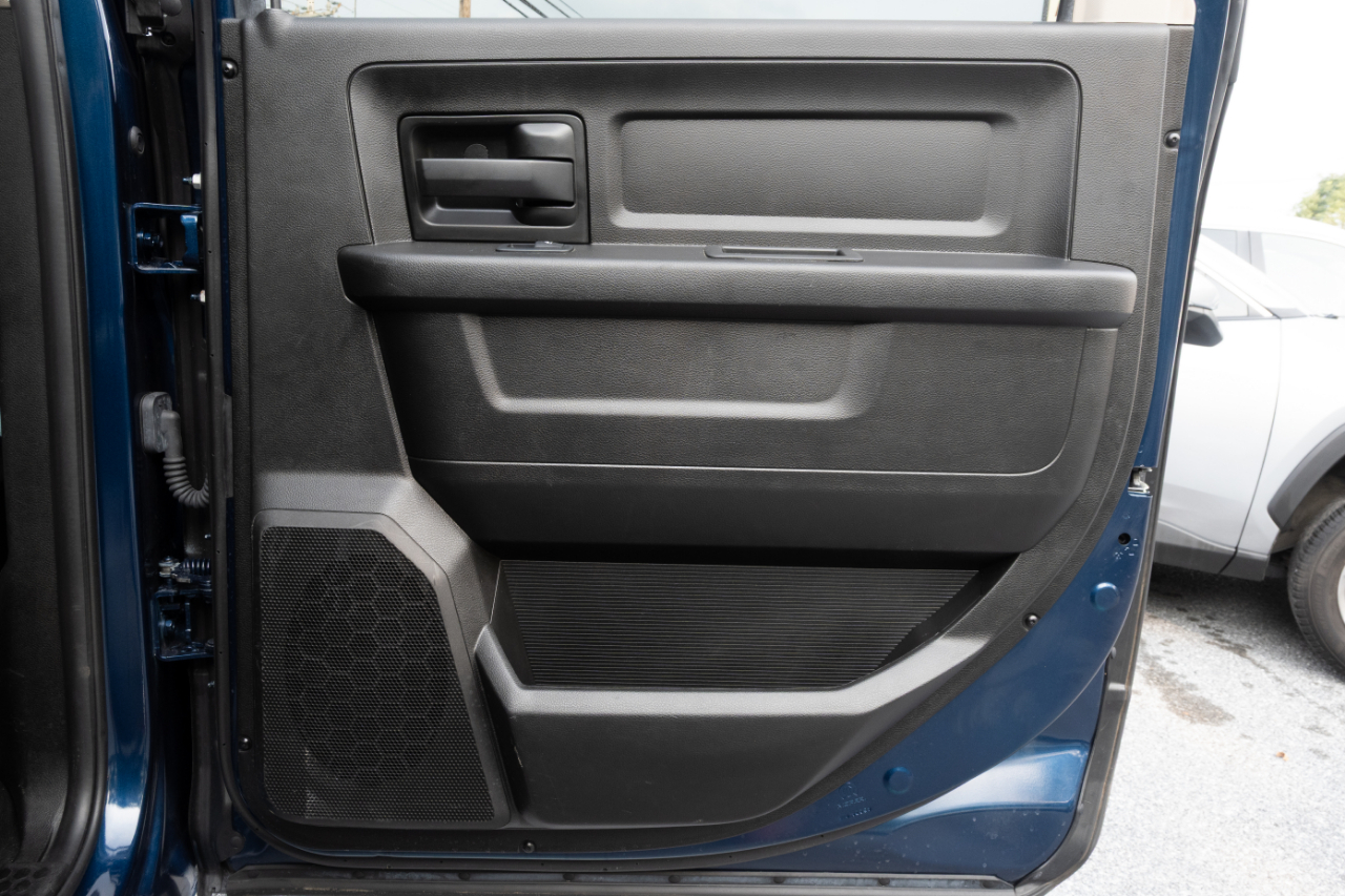 RAM 1500 Classic Tradesman 4x4 Crew Cab 5'7" Box 2019