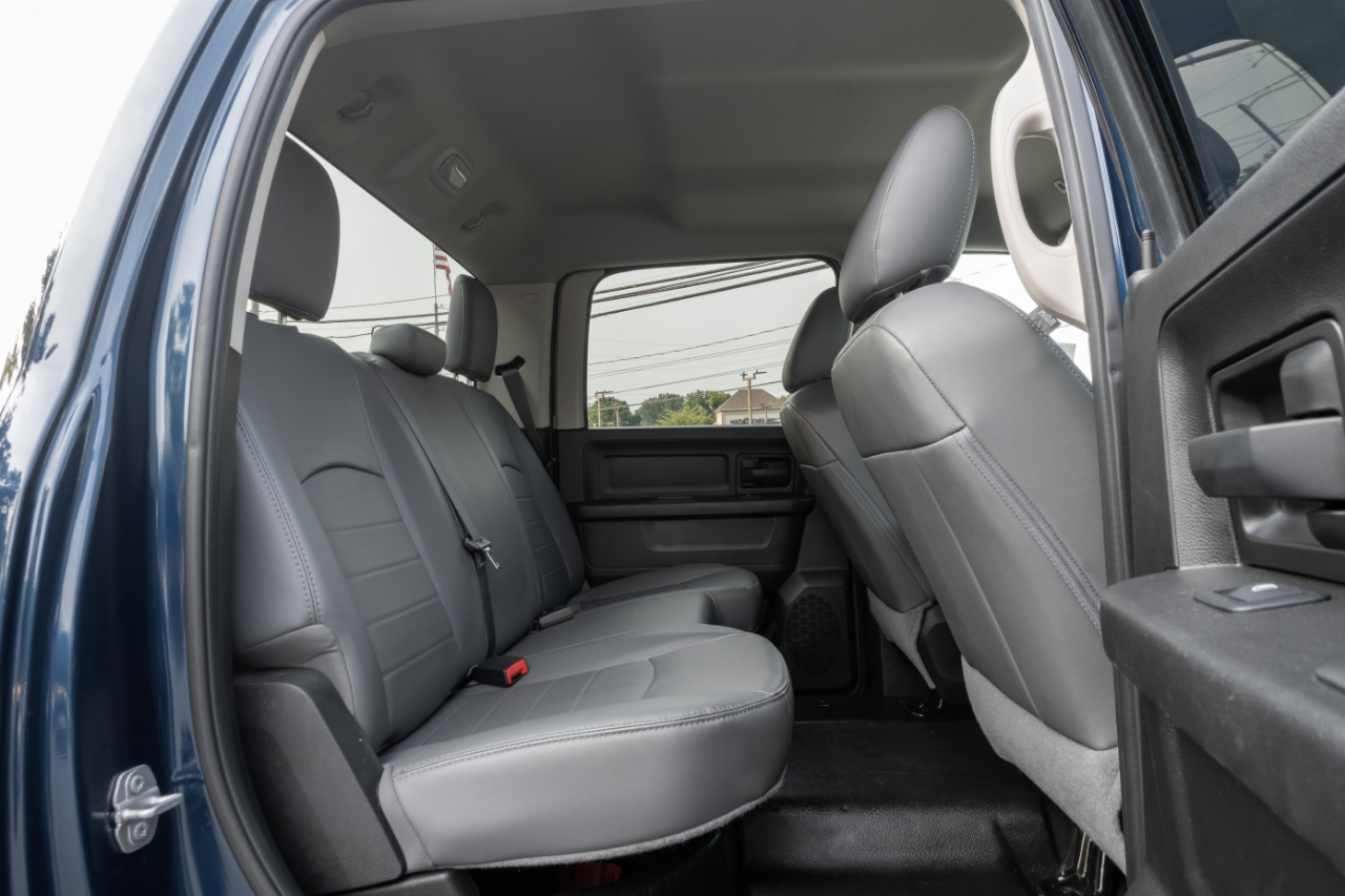 RAM 1500 Classic Tradesman 4x4 Crew Cab 5'7" Box 2019