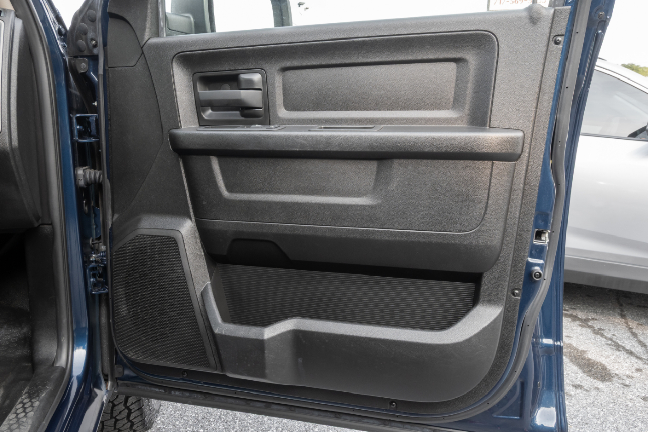 RAM 1500 Classic Tradesman 4x4 Crew Cab 5'7" Box 2019
