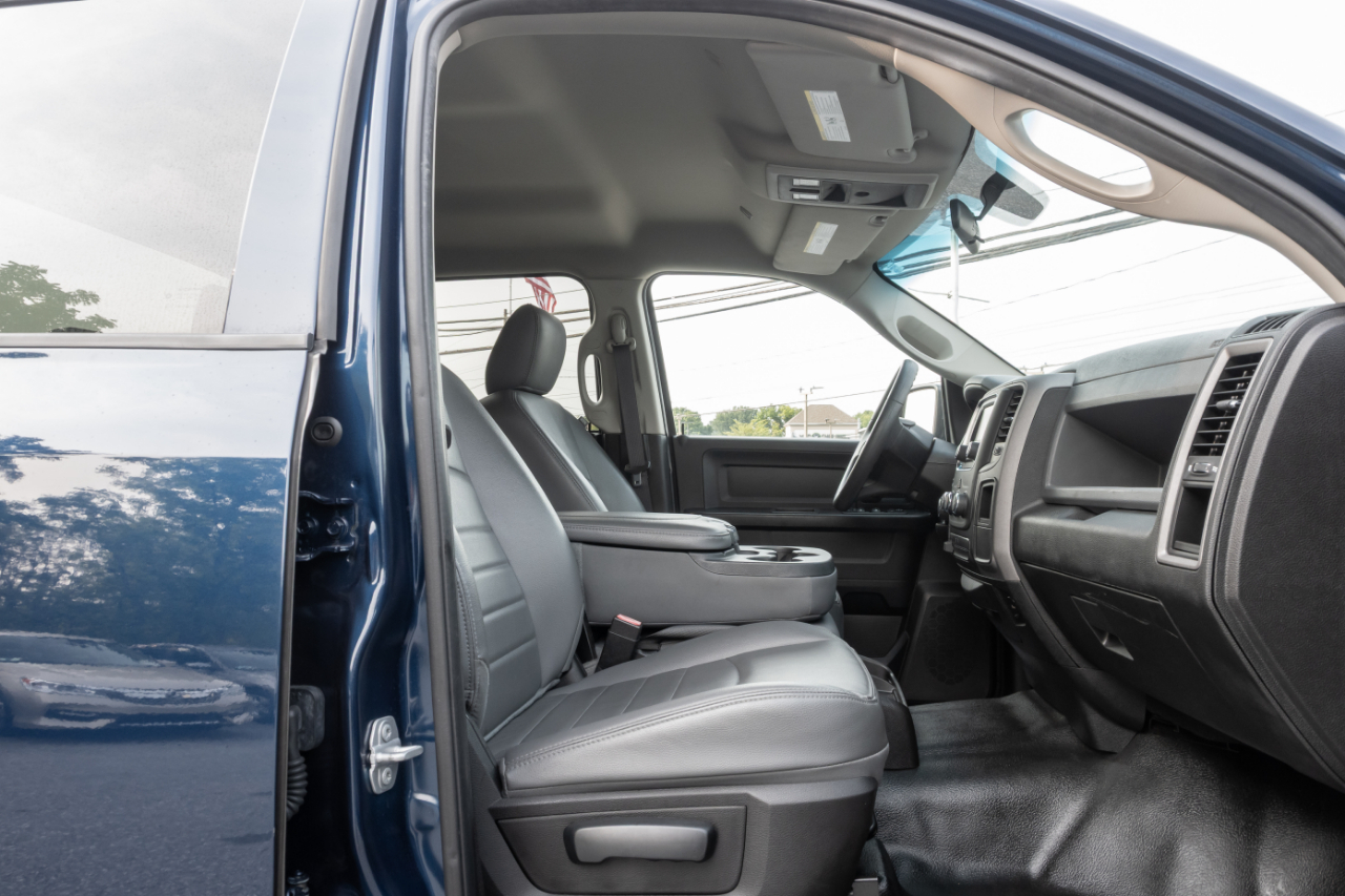 RAM 1500 Classic Tradesman 4x4 Crew Cab 5'7" Box 2019