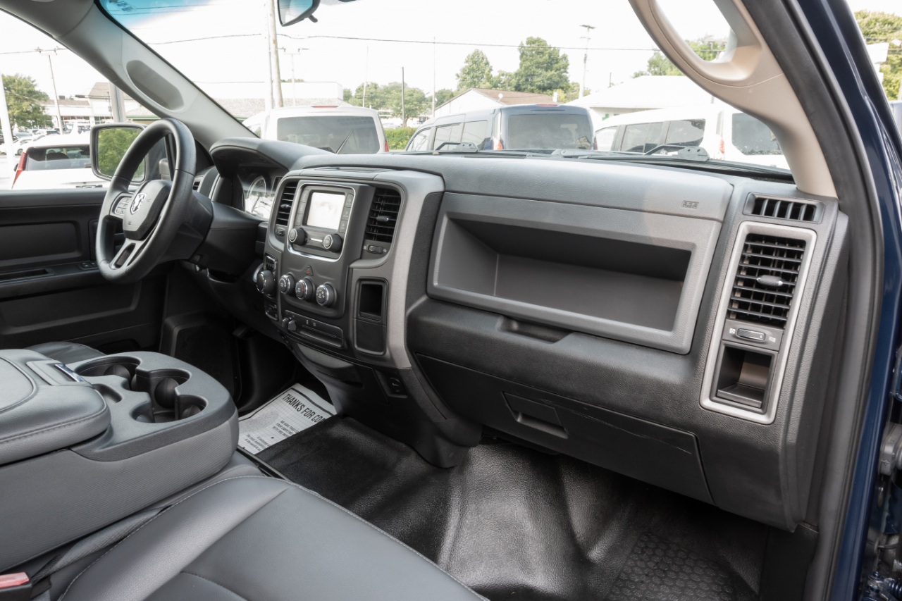 RAM 1500 Classic Tradesman 4x4 Crew Cab 5'7" Box 2019