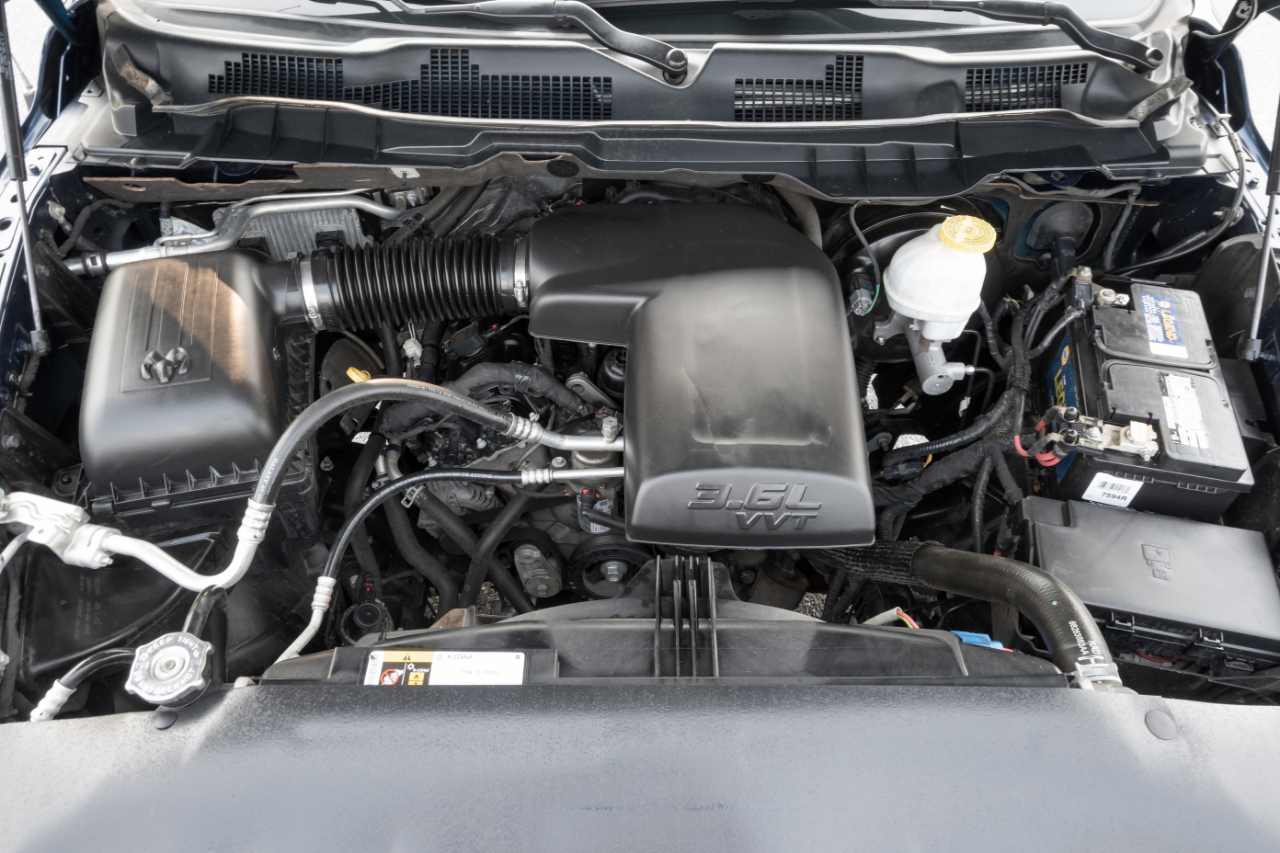 RAM 1500 Classic Tradesman 4x4 Crew Cab 5'7" Box 2019