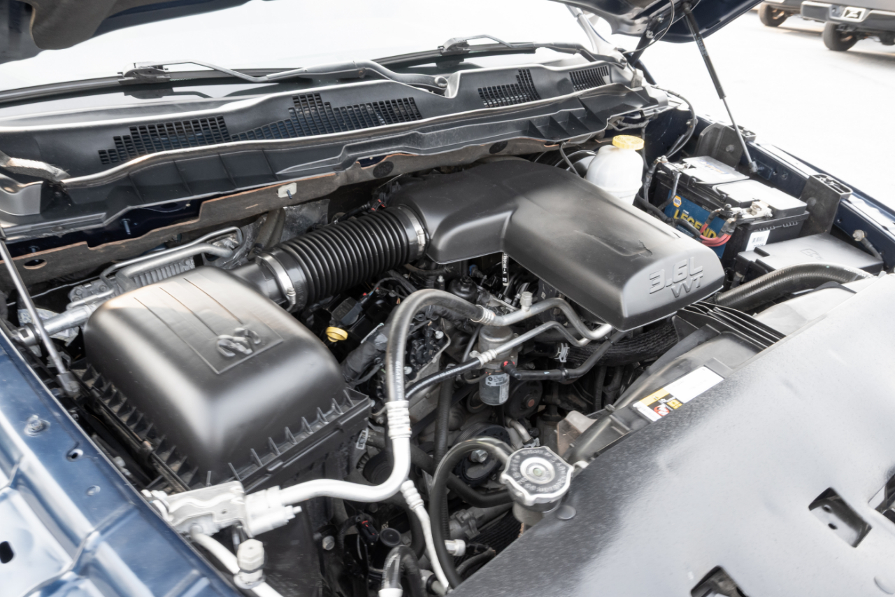 RAM 1500 Classic Tradesman 4x4 Crew Cab 5'7" Box 2019