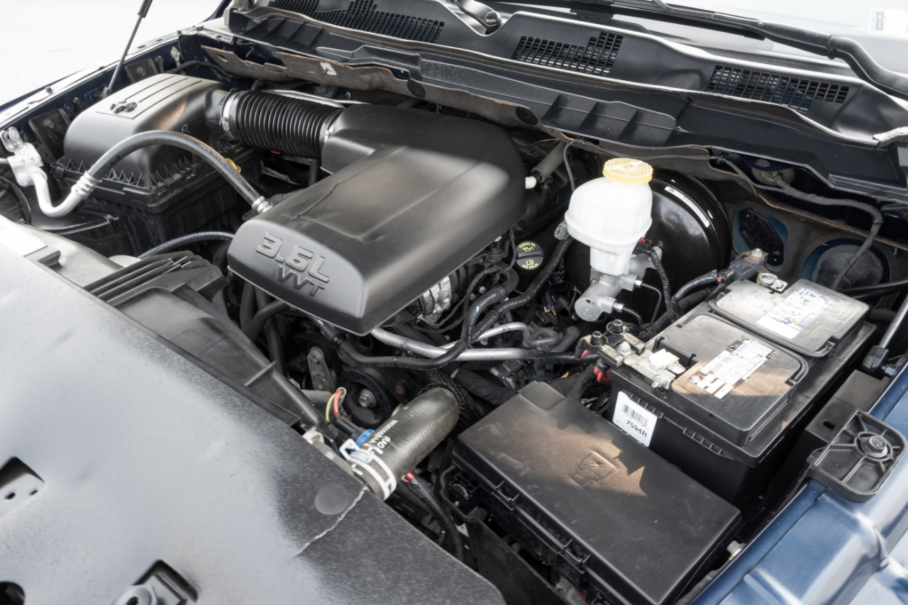 RAM 1500 Classic Tradesman 4x4 Crew Cab 5'7" Box 2019