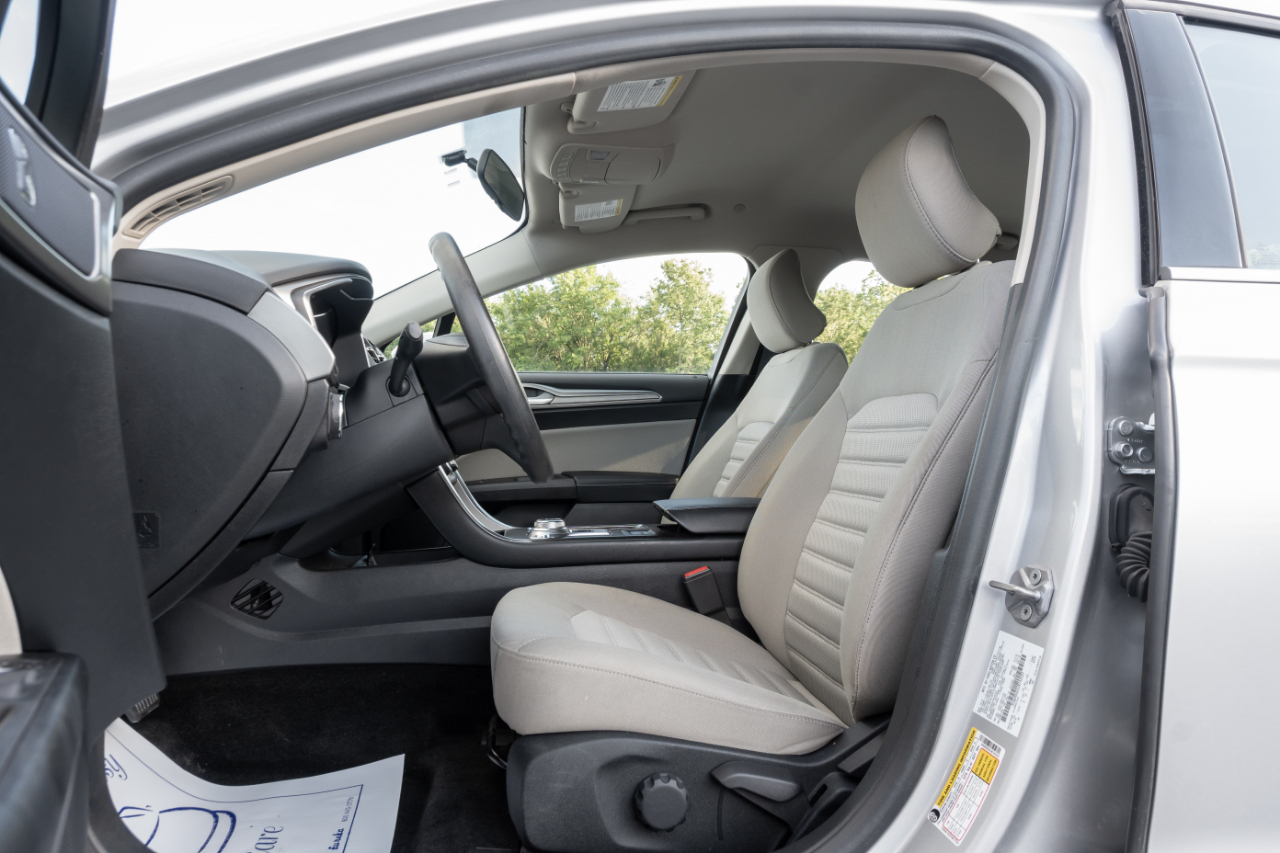 Ford Fusion Hybrid S FWD 2018
