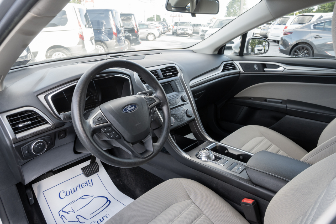 Ford Fusion Hybrid S FWD 2018