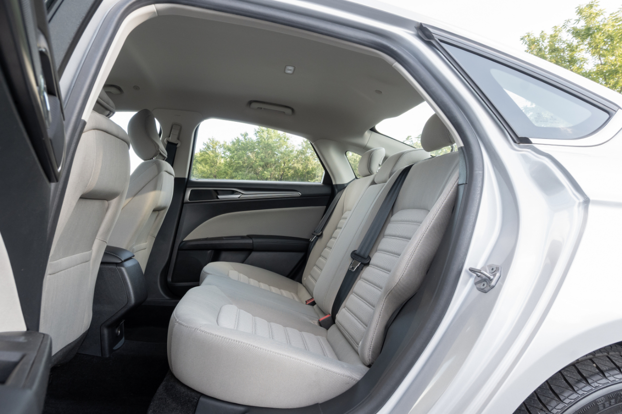 Ford Fusion Hybrid S FWD 2018