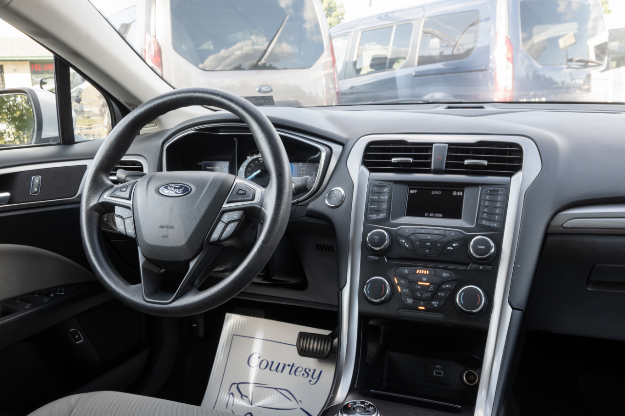 Ford Fusion Hybrid S FWD 2018