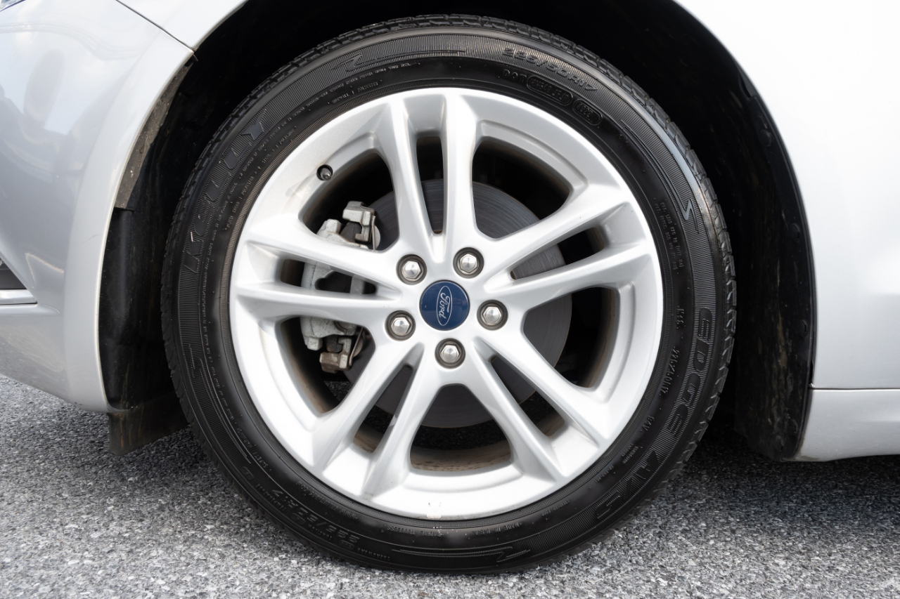 Ford Fusion Hybrid S FWD 2018