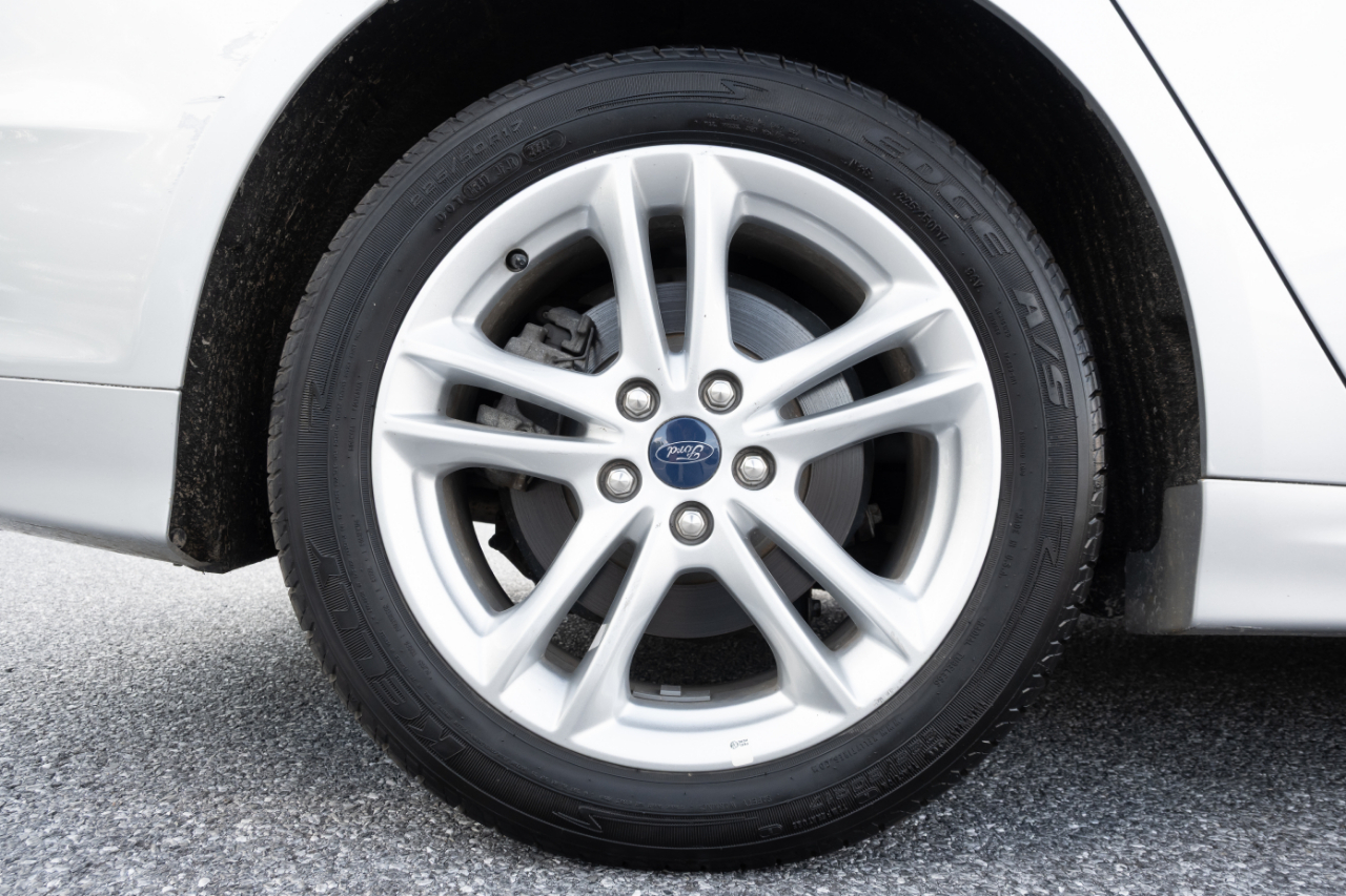 Ford Fusion Hybrid S FWD 2018