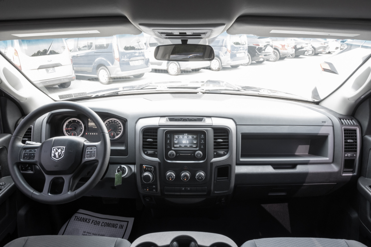 RAM 1500 Classic Tradesman 4x4 Crew Cab 5'7" Box 2019