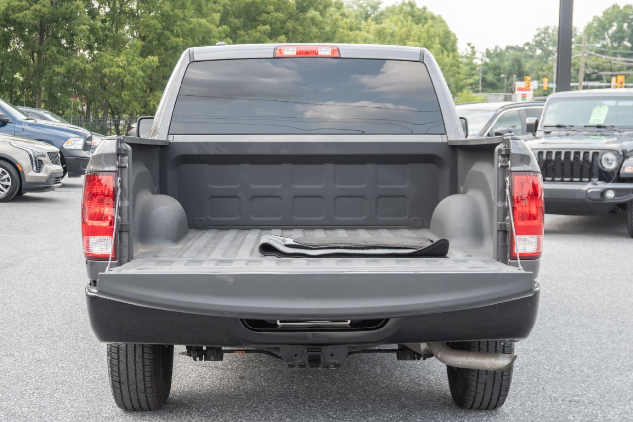 RAM 1500 Classic Tradesman 4x4 Crew Cab 5'7" Box 2019