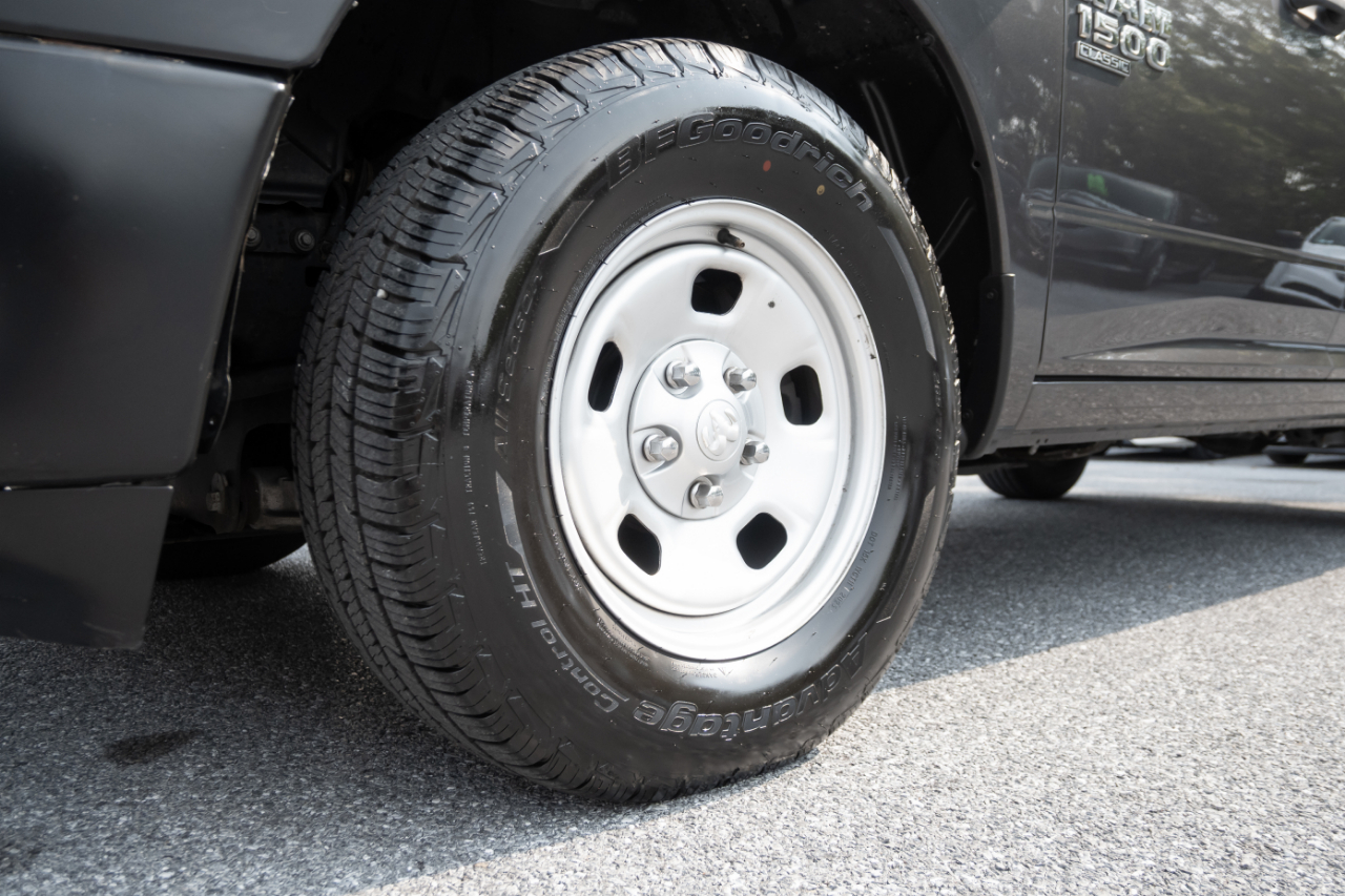 RAM 1500 Classic Tradesman 4x4 Crew Cab 5'7" Box 2019