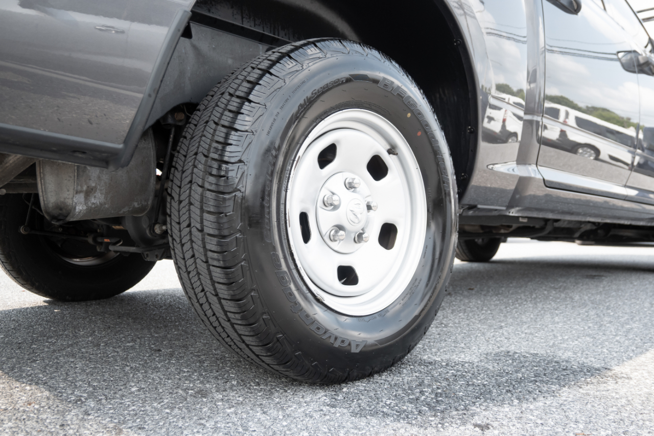 RAM 1500 Classic Tradesman 4x4 Crew Cab 5'7" Box 2019