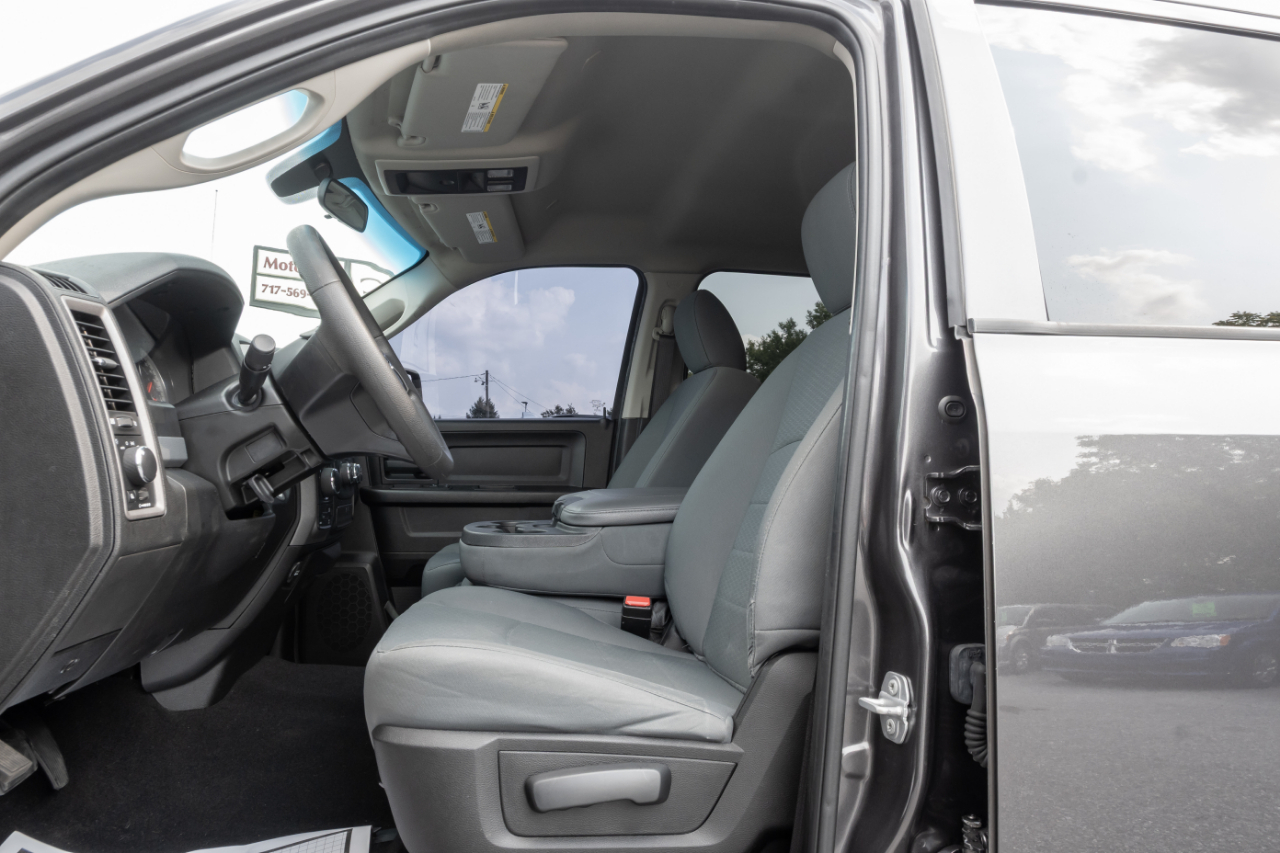 RAM 1500 Classic Tradesman 4x4 Crew Cab 5'7" Box 2019