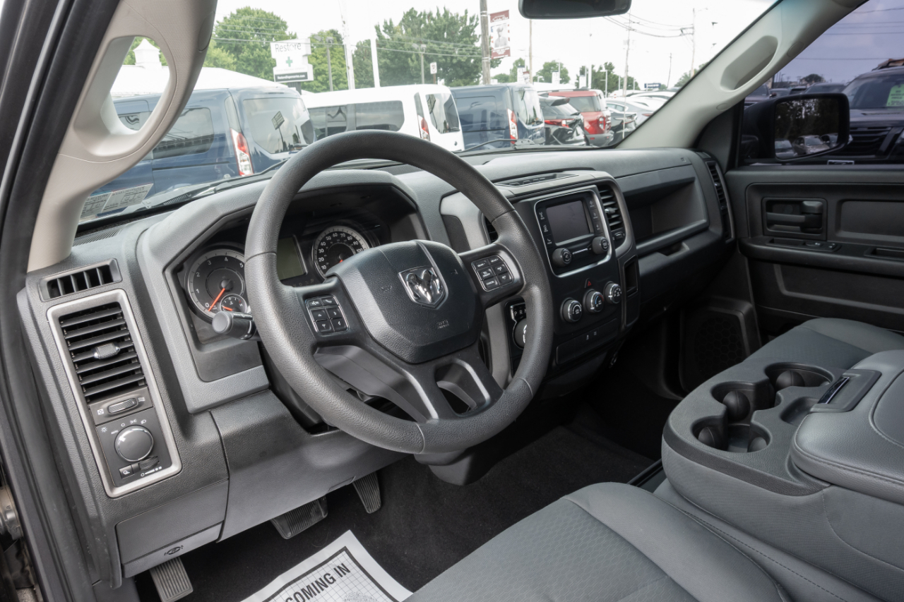 RAM 1500 Classic Tradesman 4x4 Crew Cab 5'7" Box 2019