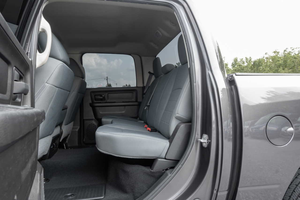 RAM 1500 Classic Tradesman 4x4 Crew Cab 5'7" Box 2019