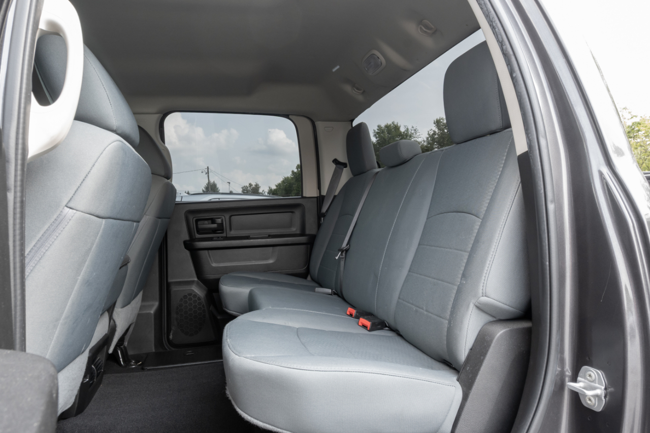 RAM 1500 Classic Tradesman 4x4 Crew Cab 5'7" Box 2019