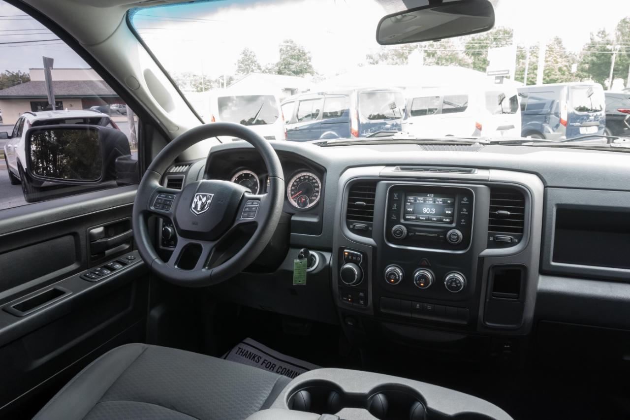 RAM 1500 Classic Tradesman 4x4 Crew Cab 5'7" Box 2019