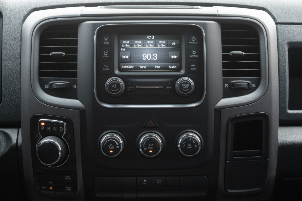 RAM 1500 Classic Tradesman 4x4 Crew Cab 5'7" Box 2019
