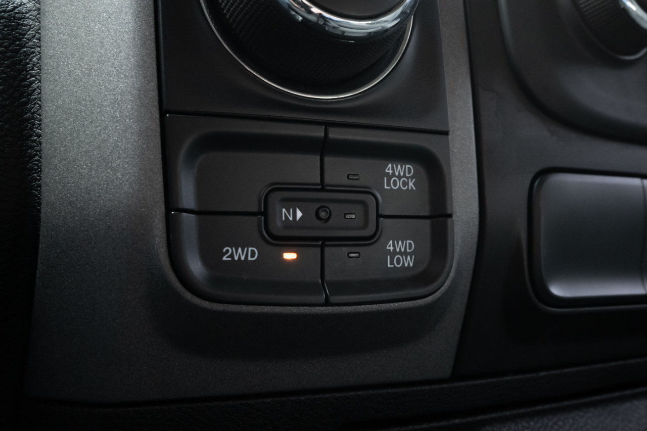 RAM 1500 Classic Tradesman 4x4 Crew Cab 5'7" Box 2019
