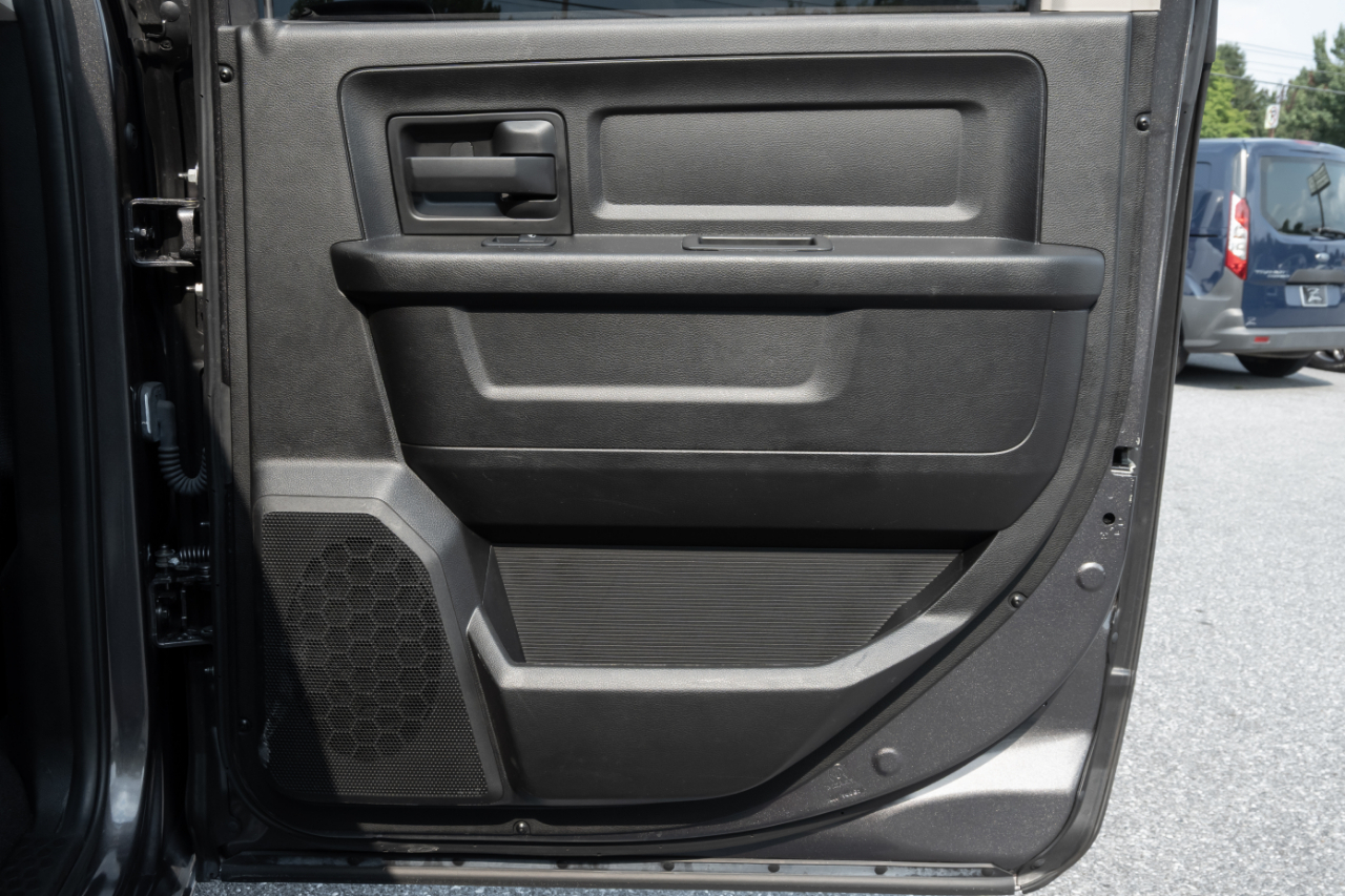 RAM 1500 Classic Tradesman 4x4 Crew Cab 5'7" Box 2019