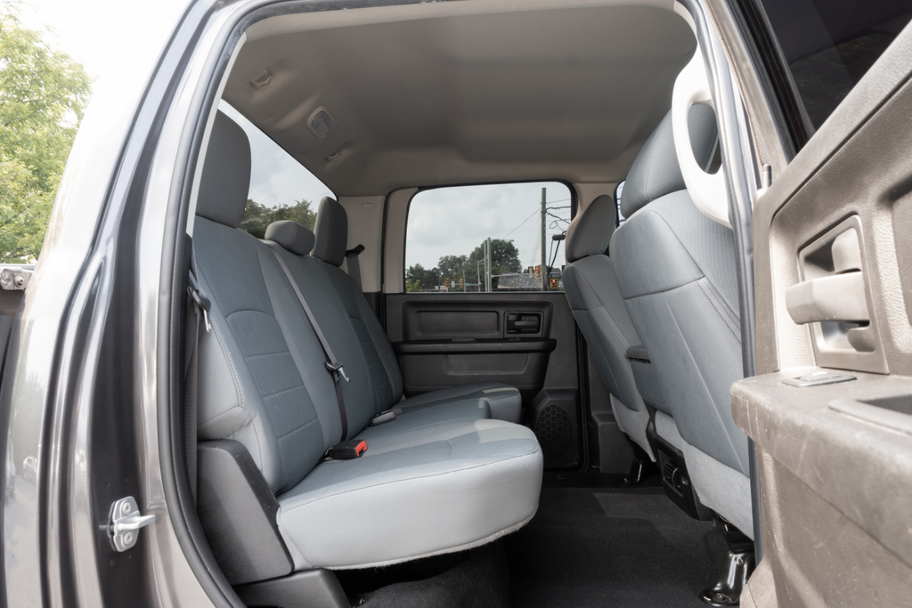 RAM 1500 Classic Tradesman 4x4 Crew Cab 5'7" Box 2019