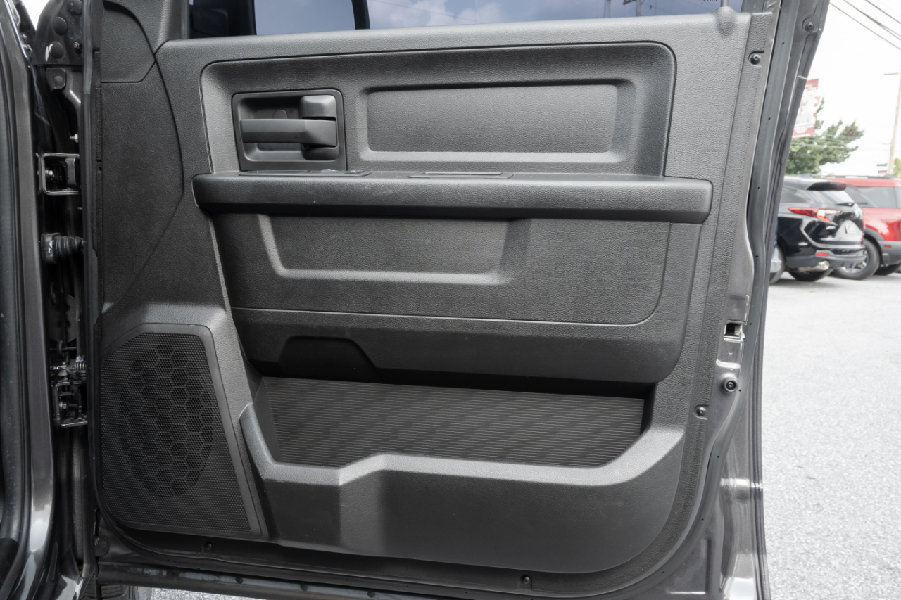 RAM 1500 Classic Tradesman 4x4 Crew Cab 5'7" Box 2019