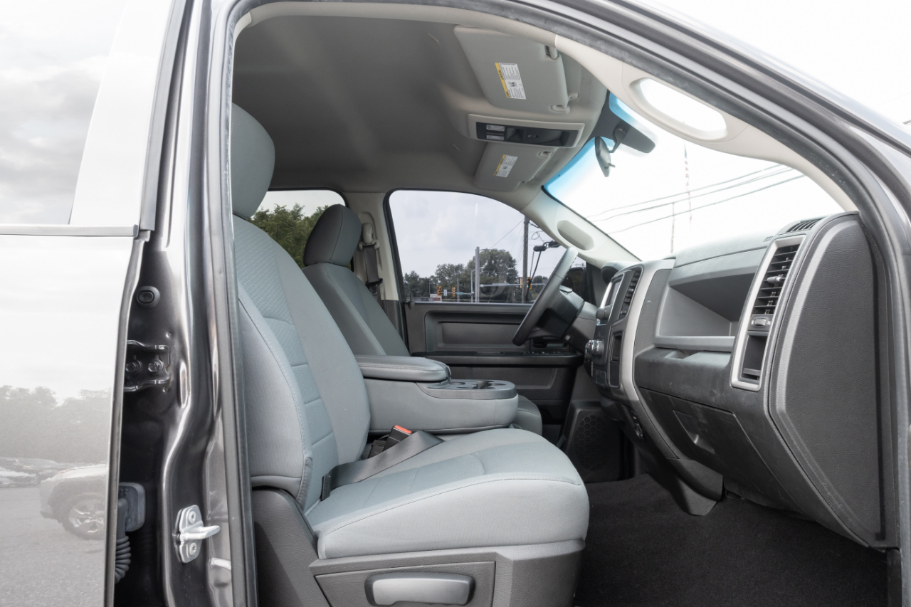 RAM 1500 Classic Tradesman 4x4 Crew Cab 5'7" Box 2019