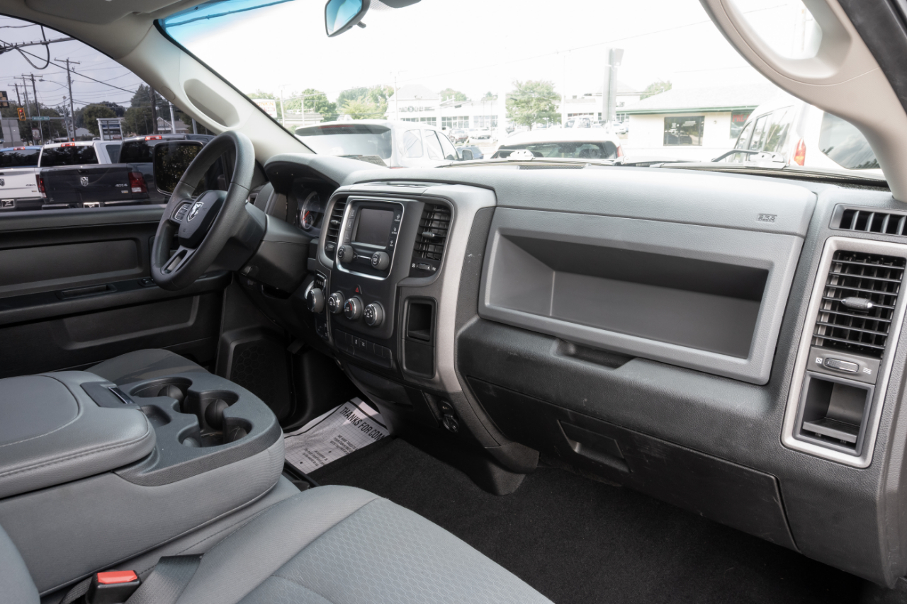 RAM 1500 Classic Tradesman 4x4 Crew Cab 5'7" Box 2019
