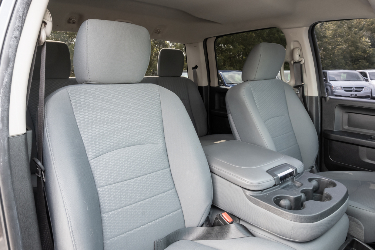 RAM 1500 Classic Tradesman 4x4 Crew Cab 5'7" Box 2019