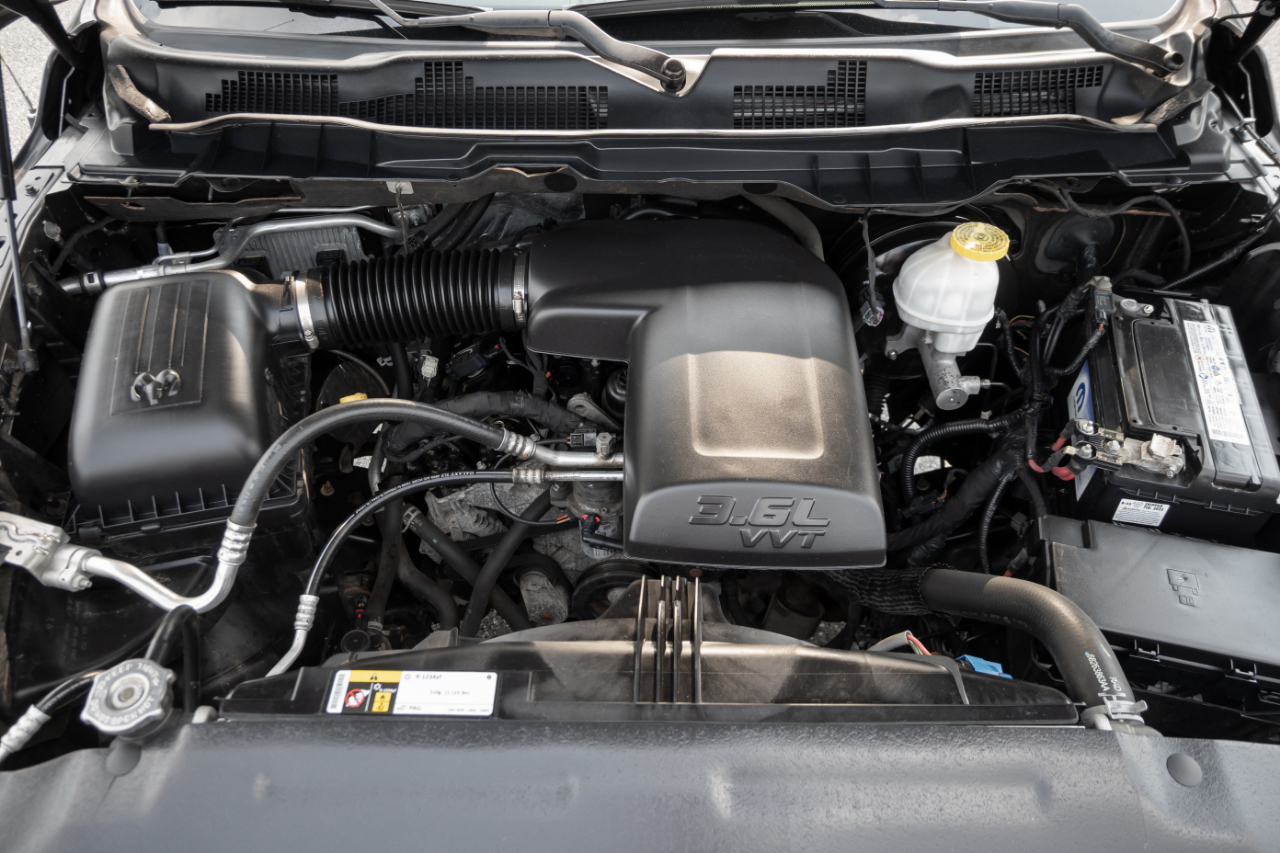 RAM 1500 Classic Tradesman 4x4 Crew Cab 5'7" Box 2019