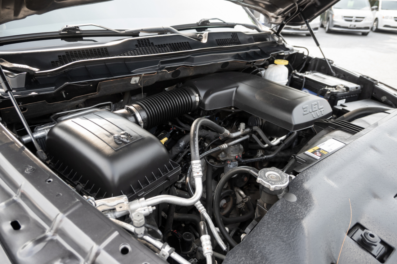RAM 1500 Classic Tradesman 4x4 Crew Cab 5'7" Box 2019