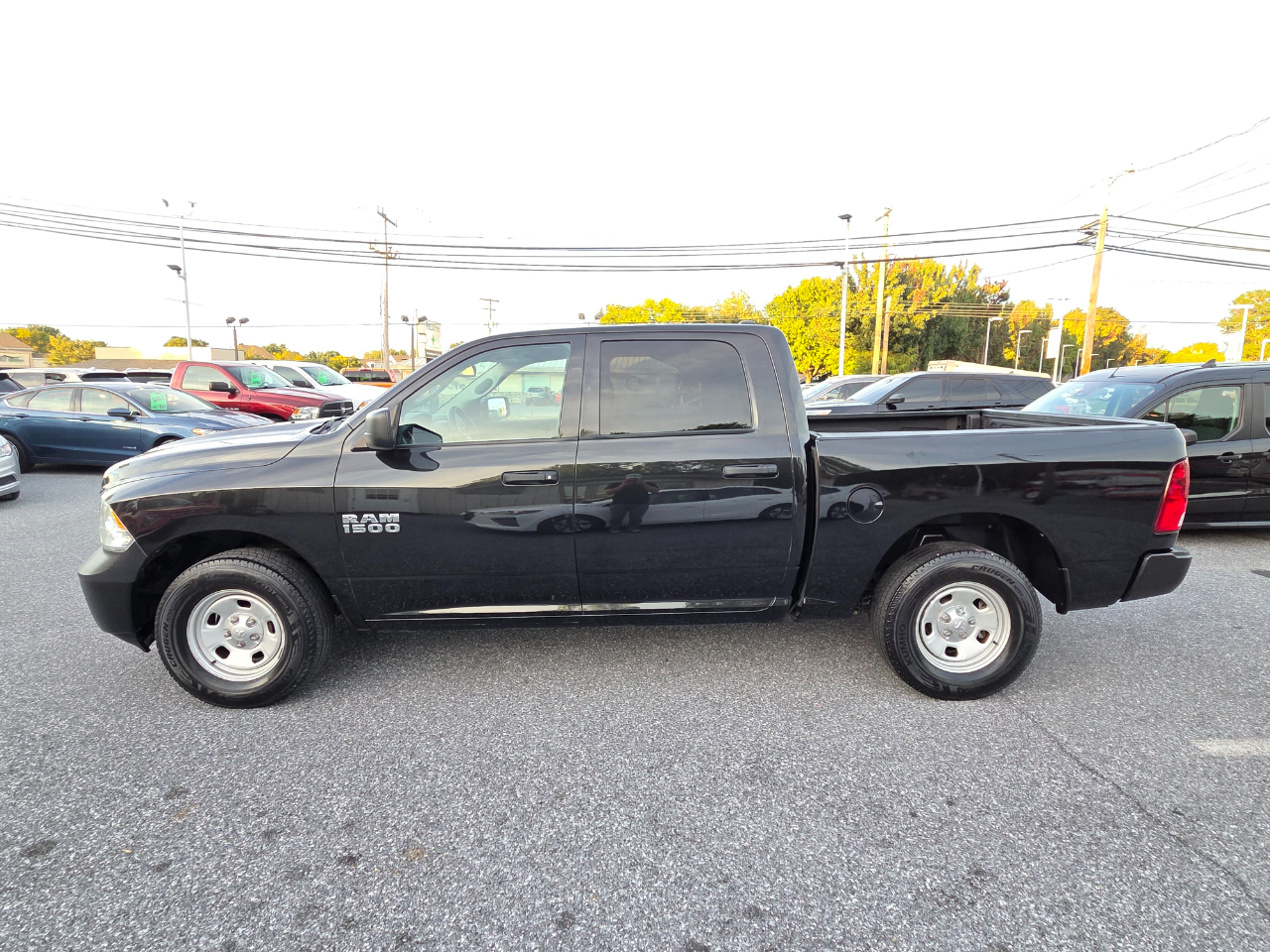 RAM 1500 4WD Crew Cab 140.5" Tradesman 2016