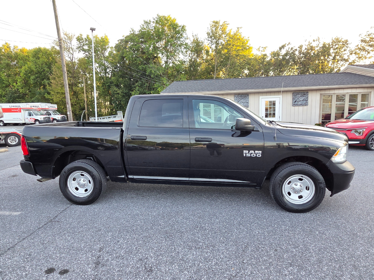 RAM 1500 4WD Crew Cab 140.5" Tradesman 2016