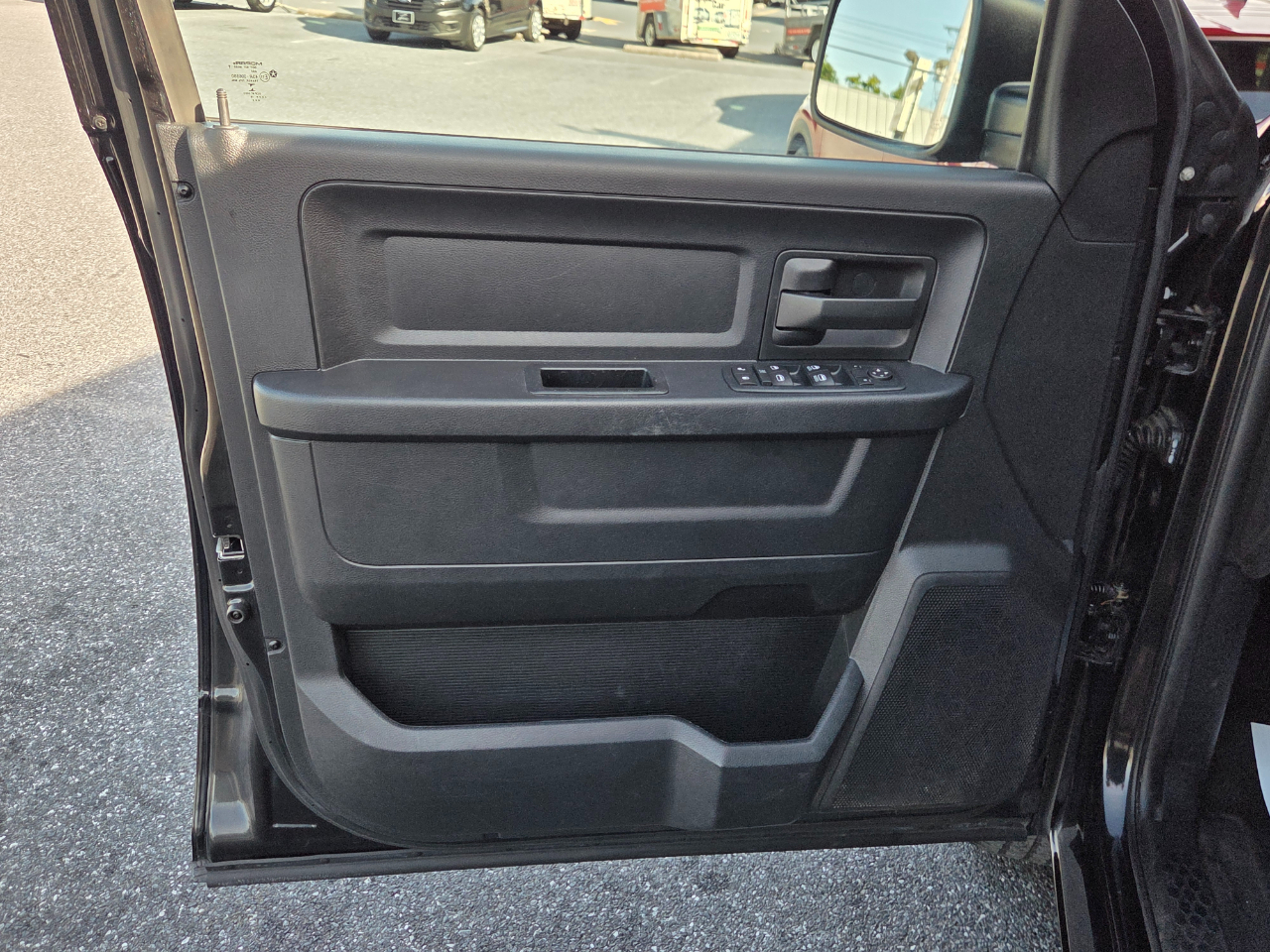 RAM 1500 4WD Crew Cab 140.5" Tradesman 2016