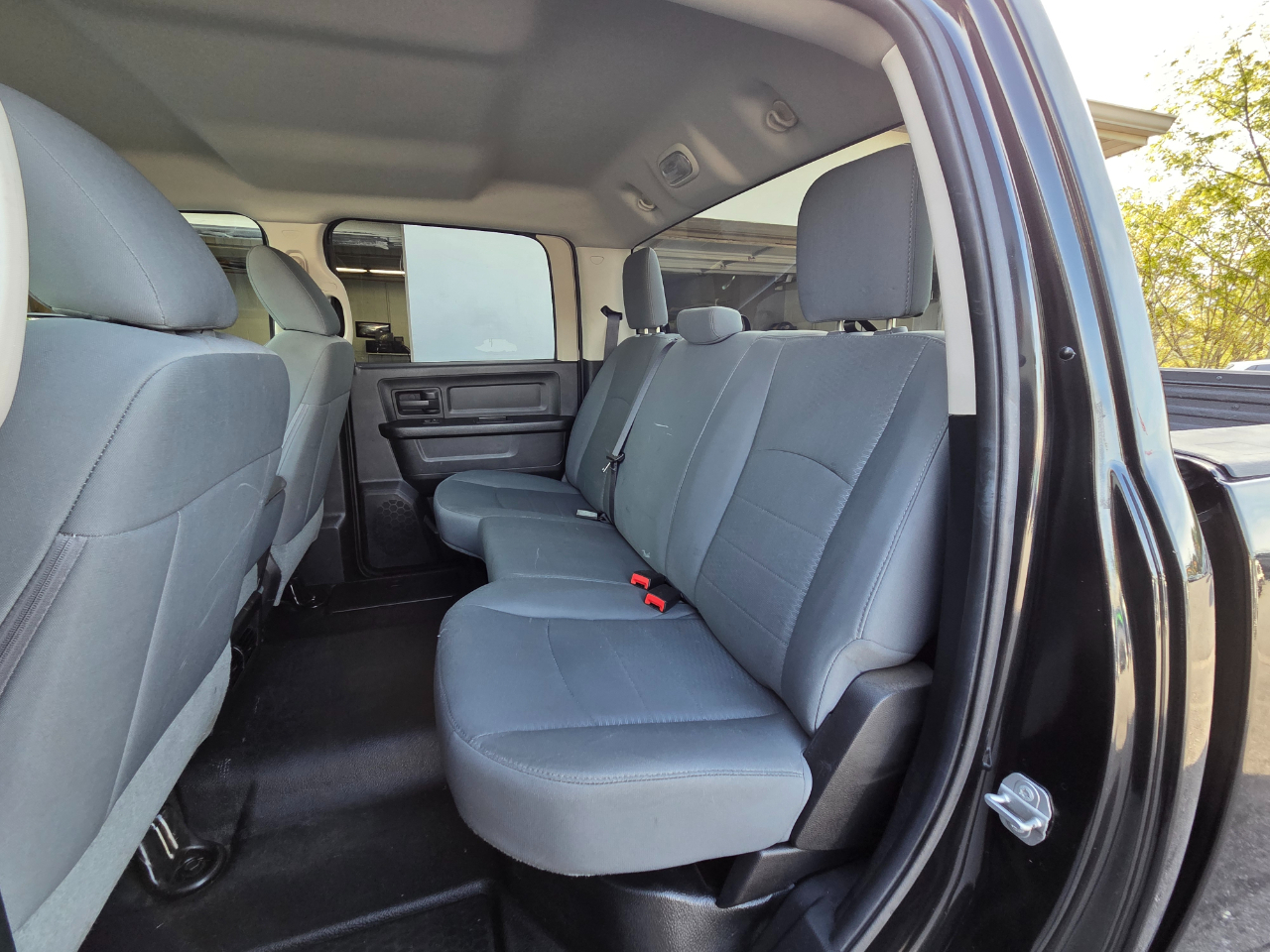 RAM 1500 4WD Crew Cab 140.5" Tradesman 2016