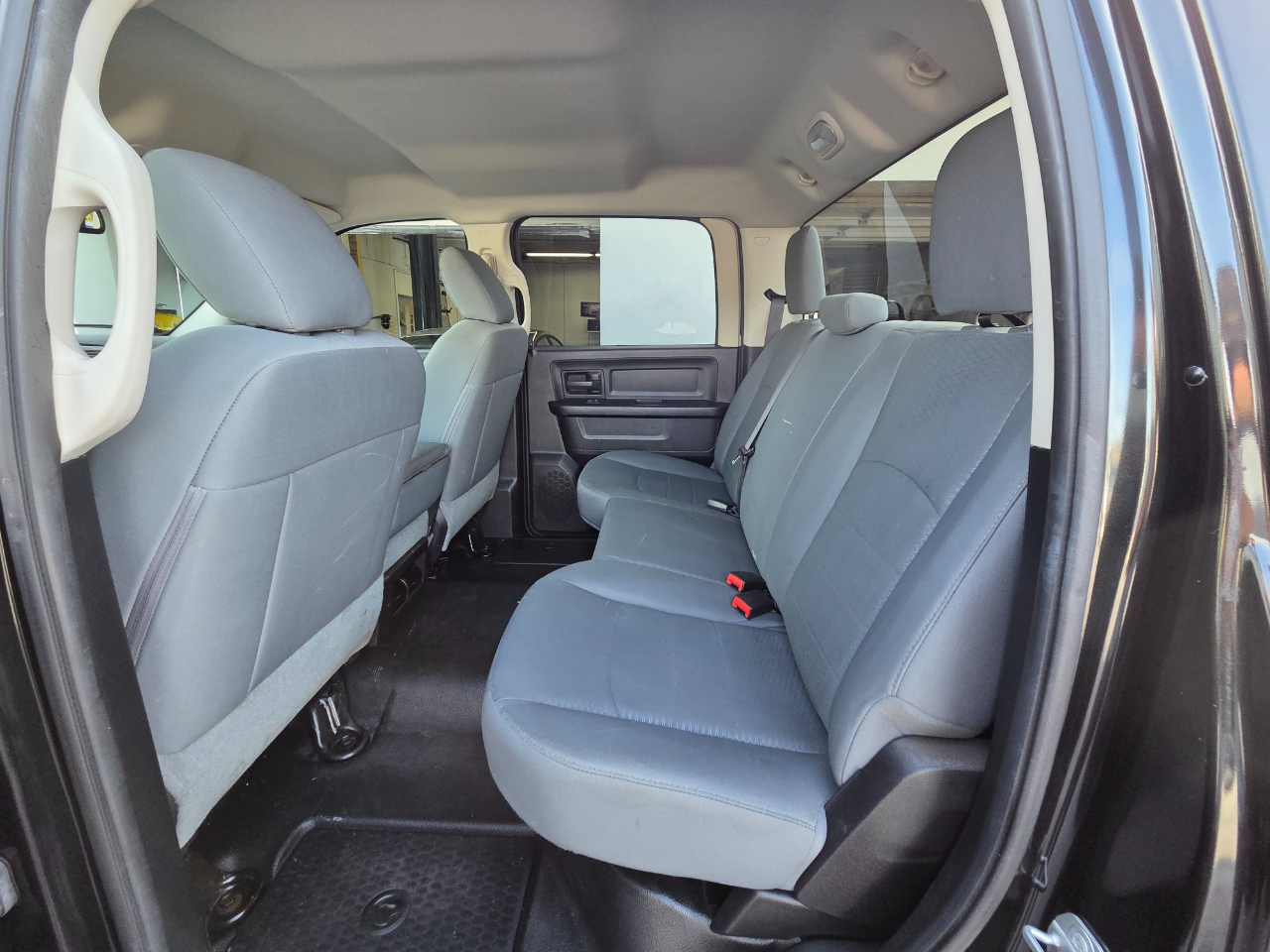 RAM 1500 4WD Crew Cab 140.5" Tradesman 2016