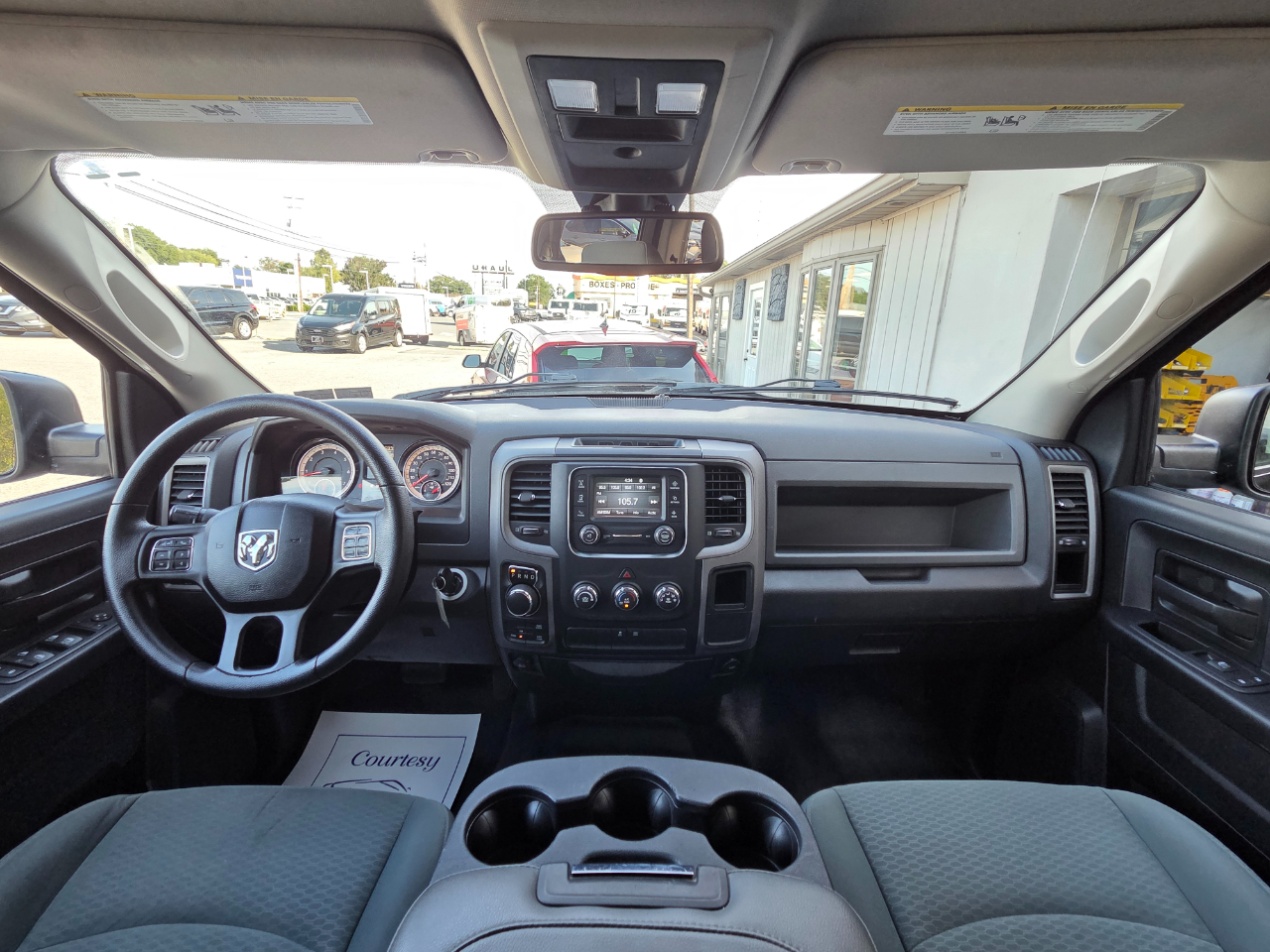 RAM 1500 4WD Crew Cab 140.5" Tradesman 2016