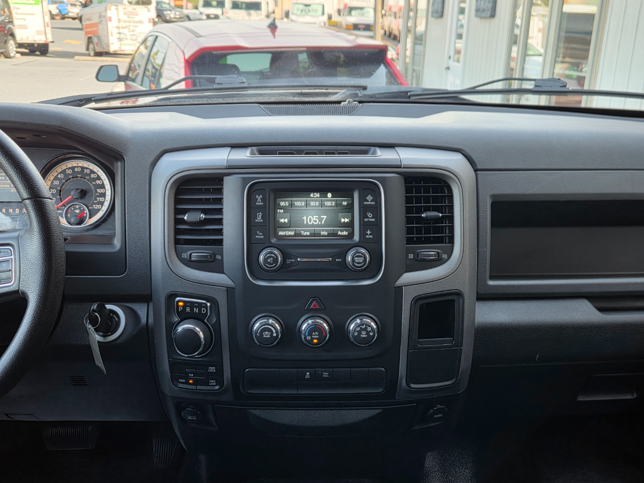 RAM 1500 4WD Crew Cab 140.5" Tradesman 2016
