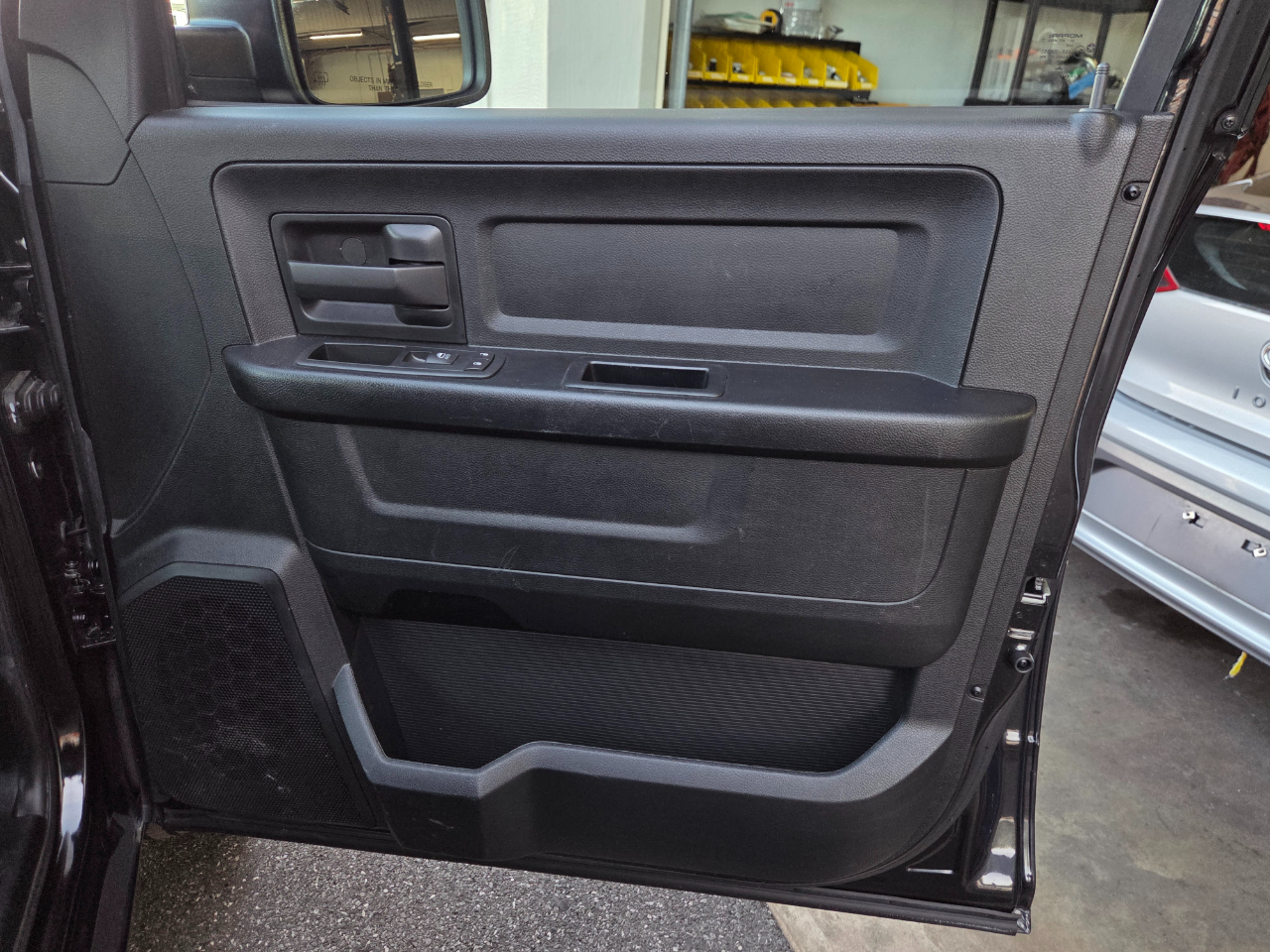 RAM 1500 4WD Crew Cab 140.5" Tradesman 2016