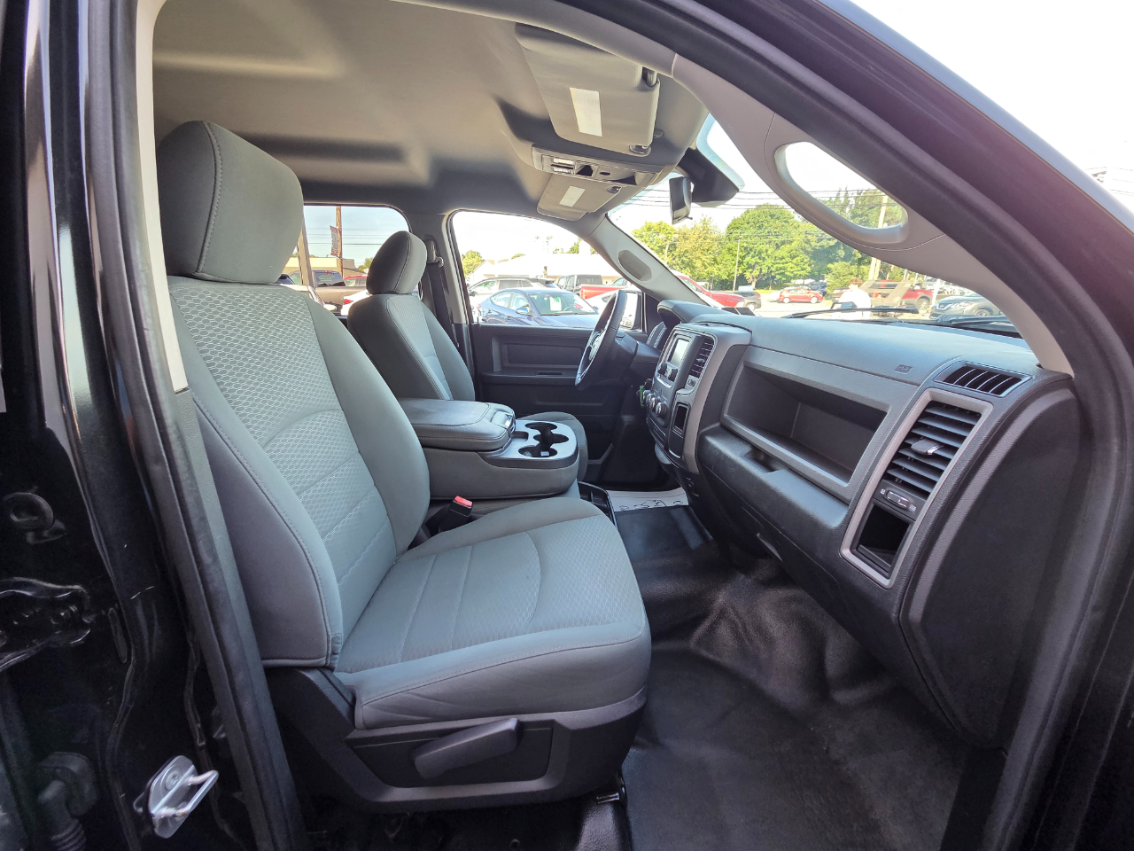 RAM 1500 4WD Crew Cab 140.5" Tradesman 2016