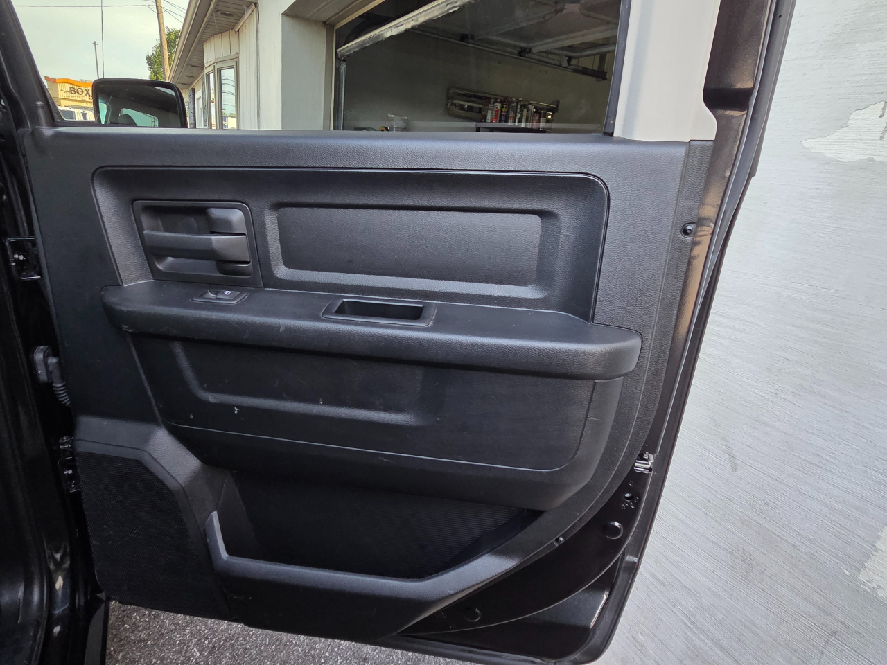 RAM 1500 4WD Crew Cab 140.5" Tradesman 2016
